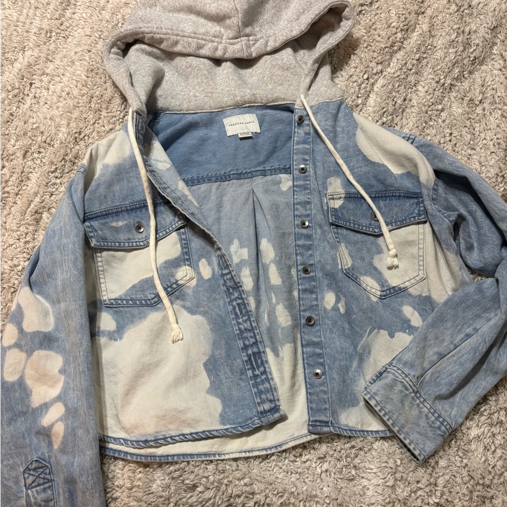 AE cropped acid wash denim jacket
